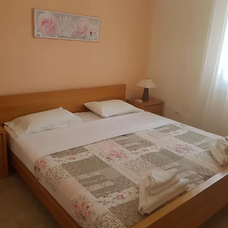 Captivating 1-Bed Apartment In Glifada *